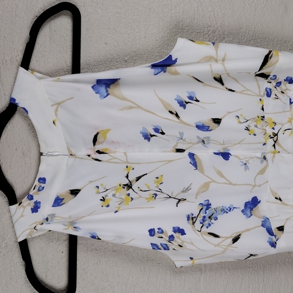 White House Black Market White Periwinkle Floral Keyhole Front Halter Maxi Dress - Picture 7 of 14